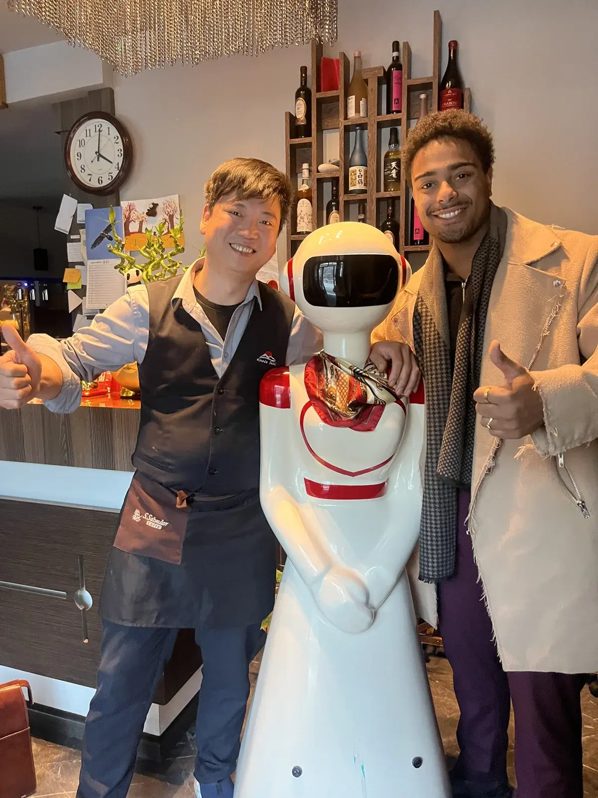 Samuele Simonini con Roberto, proprietario di Hinode Sushi